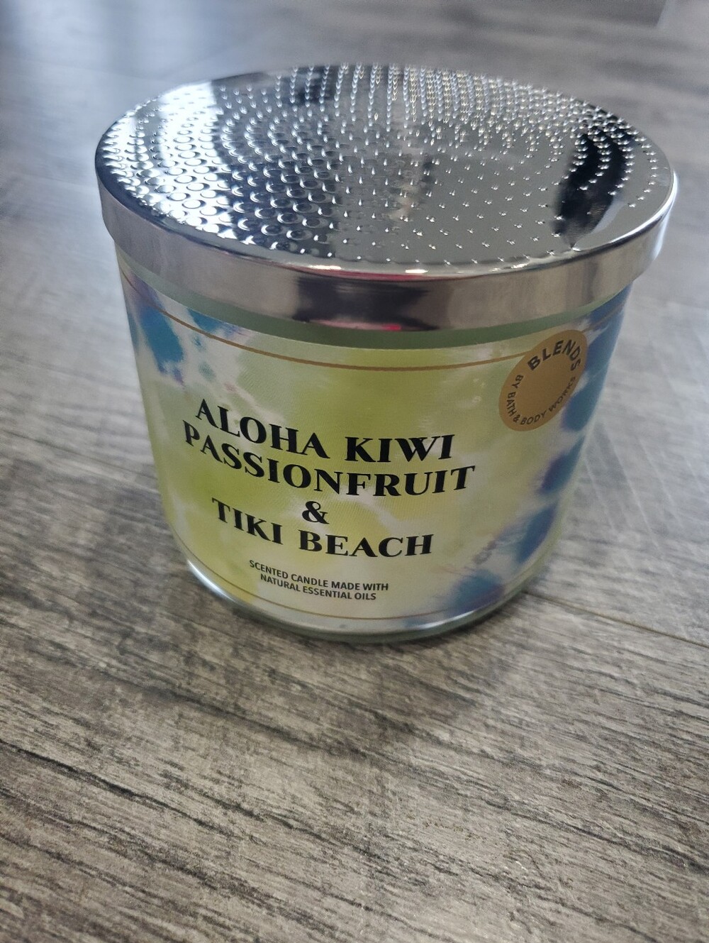 Bath And Body Works Aloha Kiwi Passionfruit Tiki Beach Candle